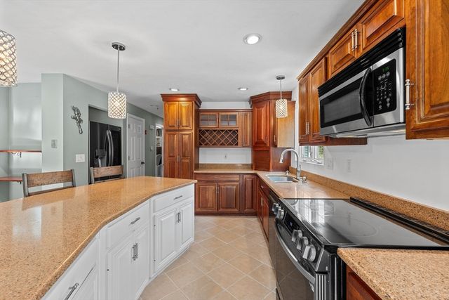 97 Apple Rd, Brimfield, MA 01010