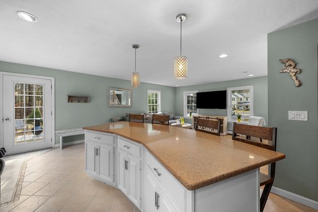 97 Apple Rd, Brimfield, MA 01010