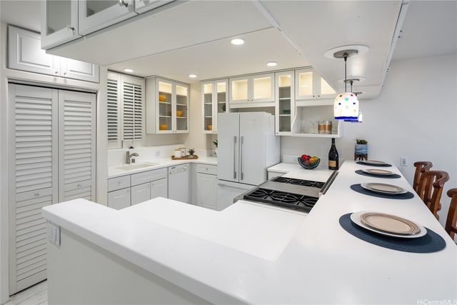 2895 Kalakaua Avenue 209, Honolulu, HI 96815