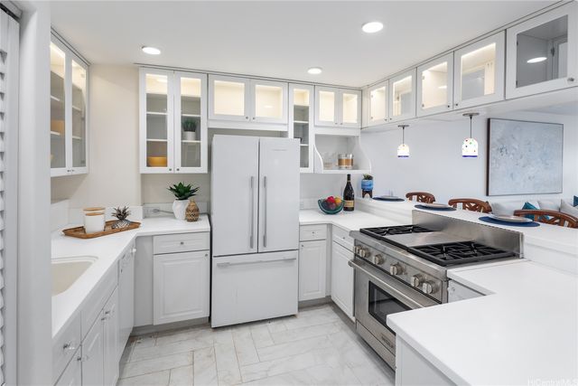 2895 Kalakaua Avenue 209, Honolulu, HI 96815