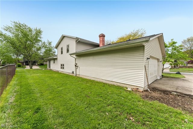 102 California Avenue, Elyria, OH 44035