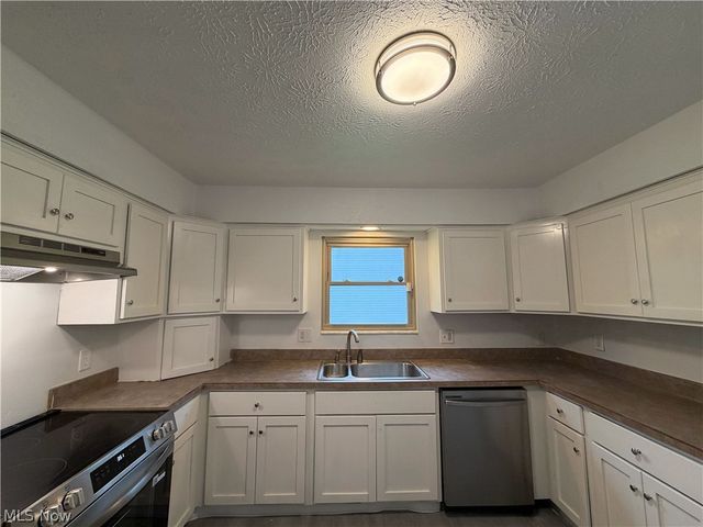 102 California Avenue, Elyria, OH 44035