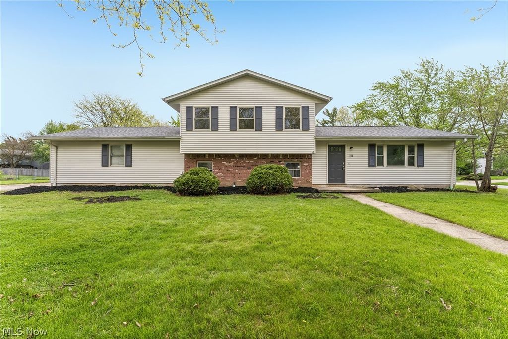 102 California Avenue, Elyria, OH 44035