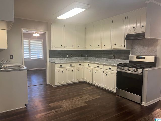100 HILLTOP CIRCLE, Talladega, AL 35160