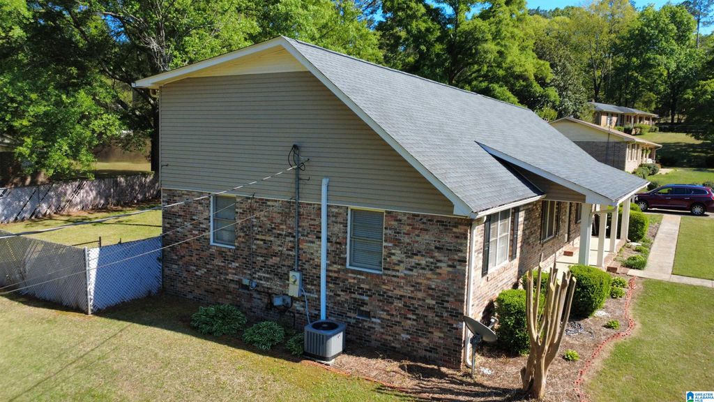 100 HILLTOP CIRCLE, Talladega, AL 35160