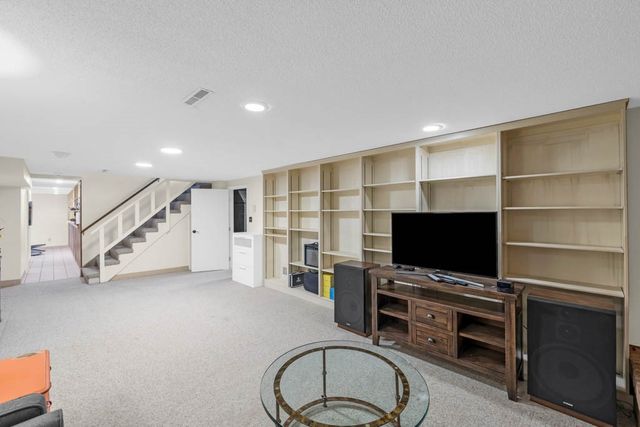 324 E 20th Street, Ames, IA 50010