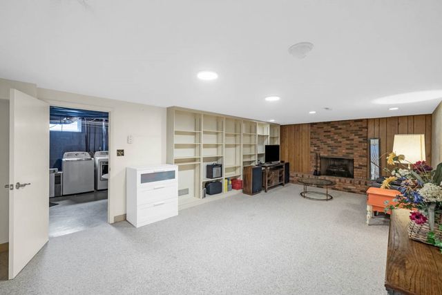 324 E 20th Street, Ames, IA 50010