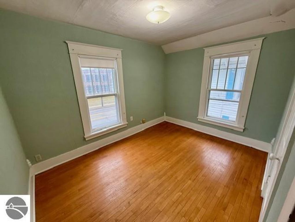 Image 12 of property listing at 615 Wright Avenue, Alma, MI 48801