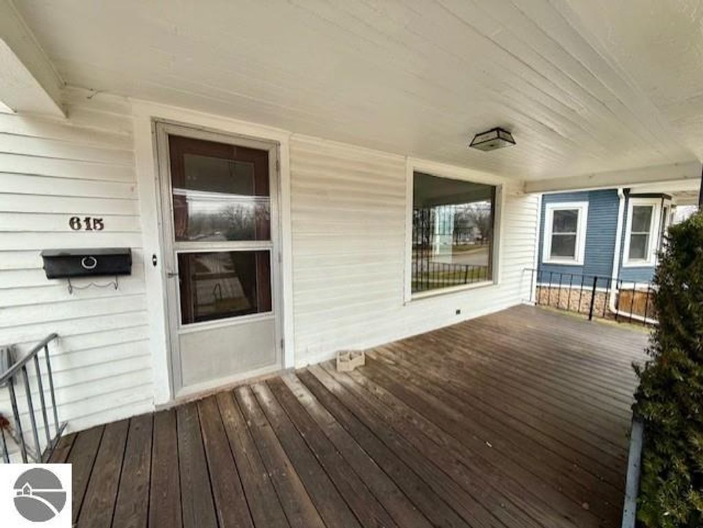 Image 16 of property listing at 615 Wright Avenue, Alma, MI 48801