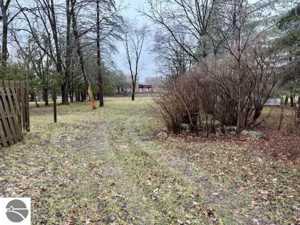 Image 17 of property listing at 615 Wright Avenue, Alma, MI 48801