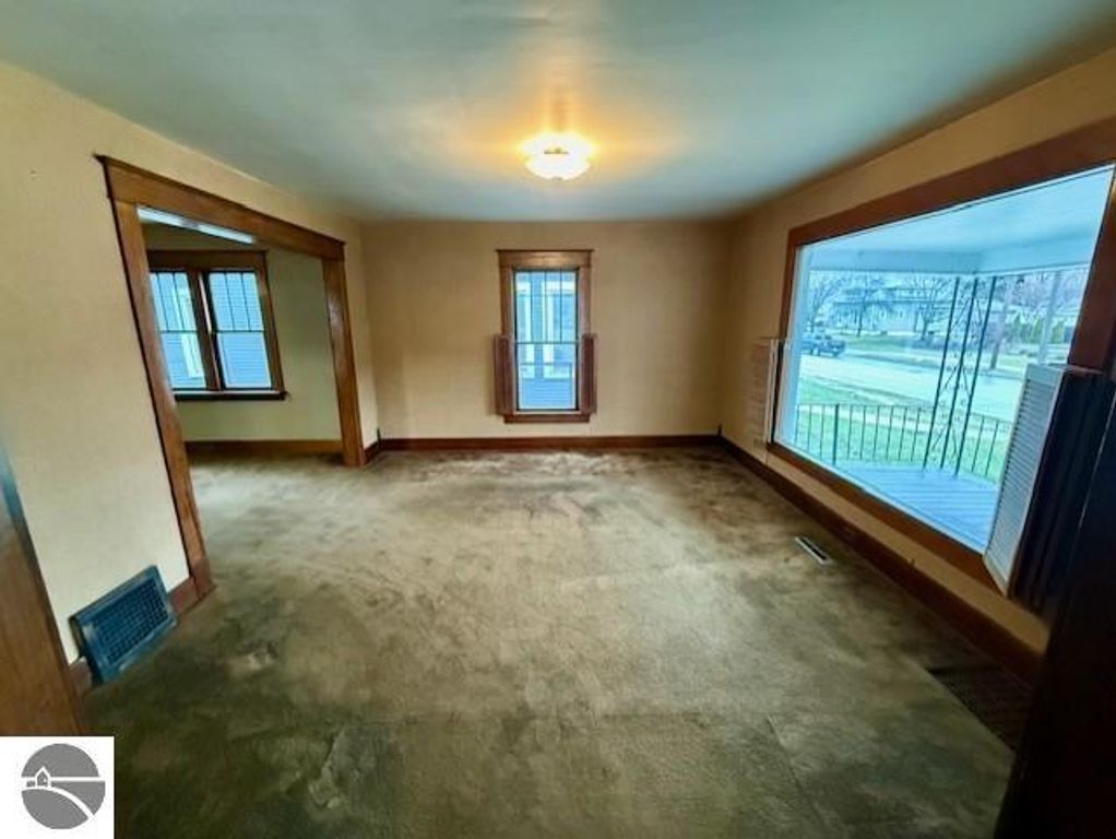 Image 3 of property listing at 615 Wright Avenue, Alma, MI 48801