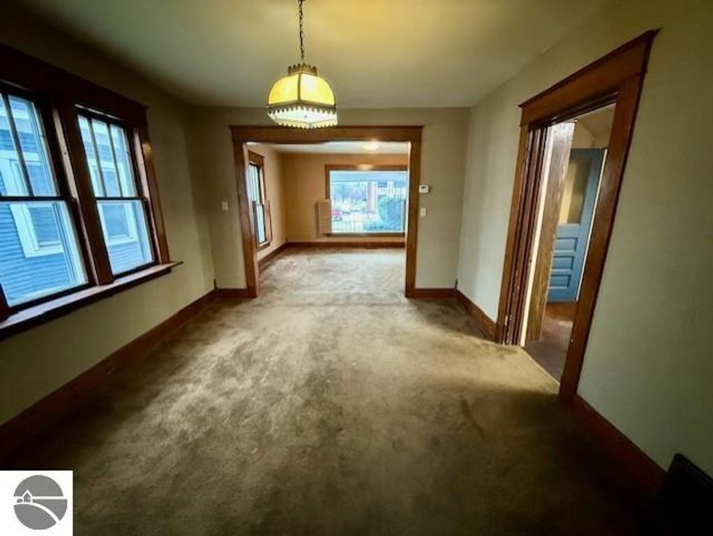 Image 4 of property listing at 615 Wright Avenue, Alma, MI 48801