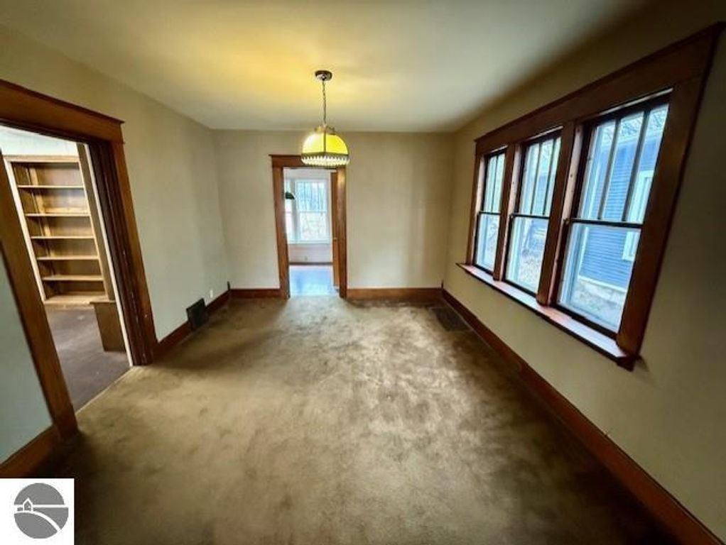 Image 5 of property listing at 615 Wright Avenue, Alma, MI 48801