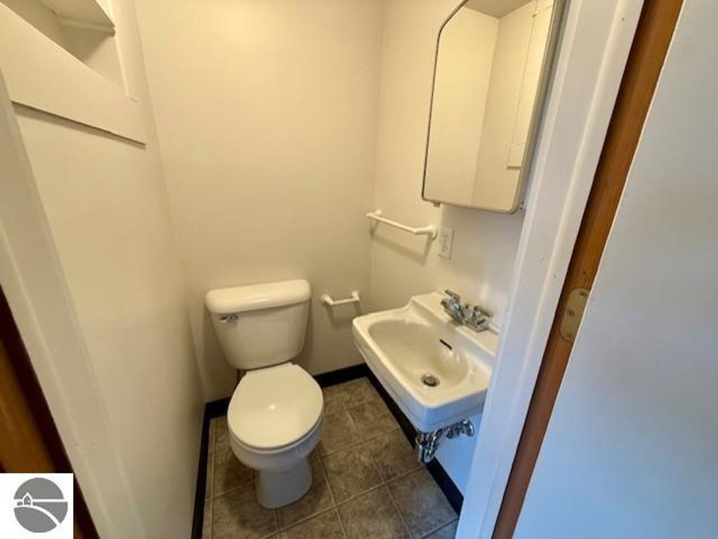Image 9 of property listing at 615 Wright Avenue, Alma, MI 48801