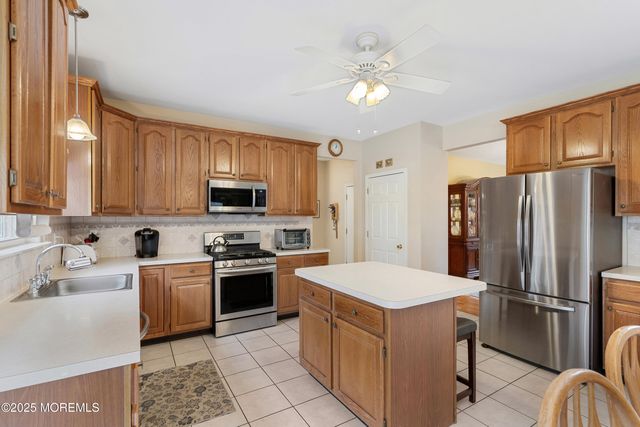 18 Serendipity Drive, Jackson, NJ 08527