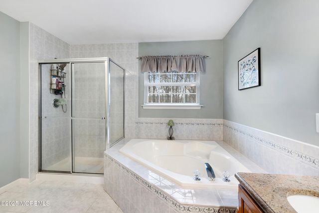 18 Serendipity Drive, Jackson, NJ 08527