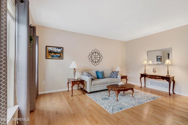 18 Serendipity Drive, Jackson, NJ 08527