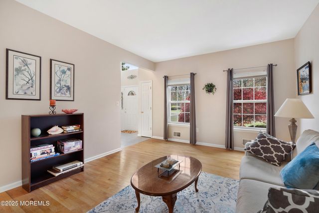 18 Serendipity Drive, Jackson, NJ 08527