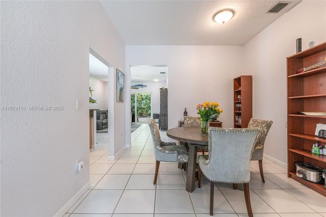 13946 S Cypress Cove Cir, Davie, FL 33325