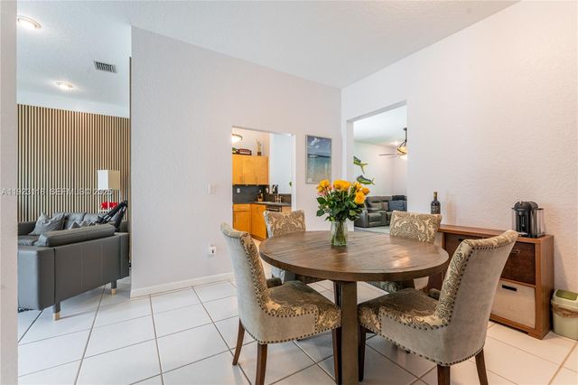 13946 S Cypress Cove Cir, Davie, FL 33325