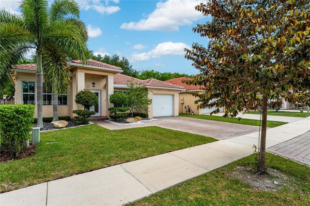 13946 S Cypress Cove Cir, Davie, FL 33325