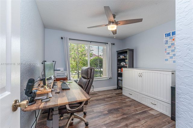 13946 S Cypress Cove Cir, Davie, FL 33325