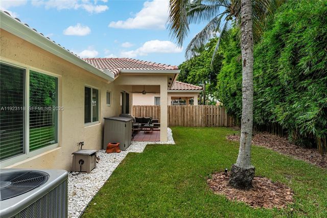13946 S Cypress Cove Cir, Davie, FL 33325