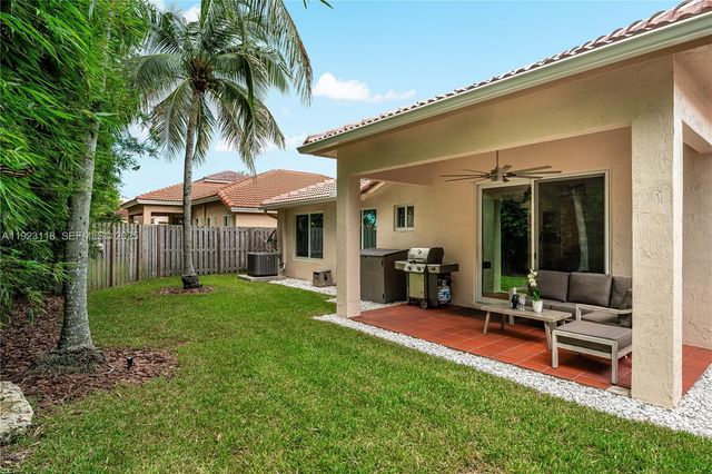 13946 S Cypress Cove Cir, Davie, FL 33325