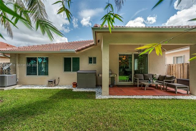 13946 S Cypress Cove Cir, Davie, FL 33325