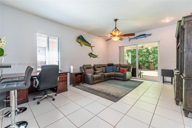 13946 S Cypress Cove Cir, Davie, FL 33325