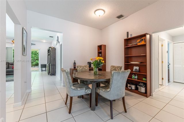 13946 S Cypress Cove Cir, Davie, FL 33325