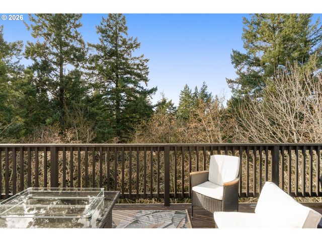 13261 Sw ESSEX Dr, Portland, OR 97223