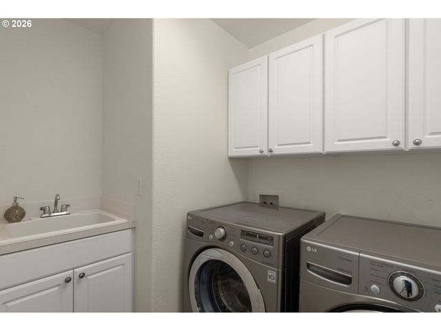 13261 Sw ESSEX Dr, Portland, OR 97223