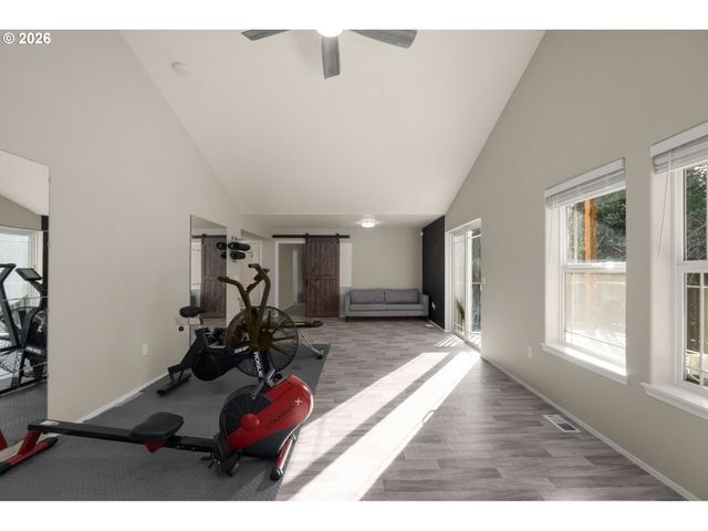 13261 Sw ESSEX Dr, Portland, OR 97223