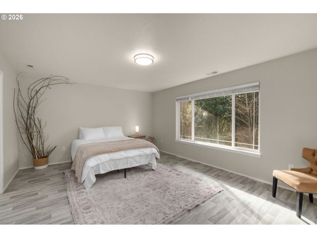 13261 Sw ESSEX Dr, Portland, OR 97223