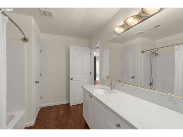 13261 Sw ESSEX Dr, Portland, OR 97223