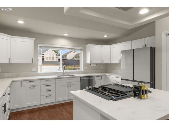 13261 Sw ESSEX Dr, Portland, OR 97223