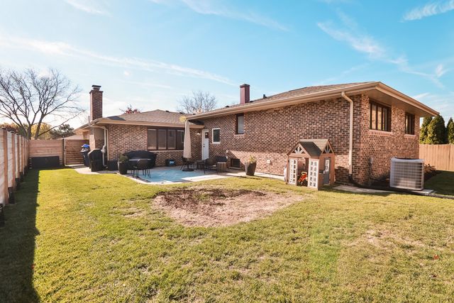 3240 Pitcher Drive, Darien, IL 60561