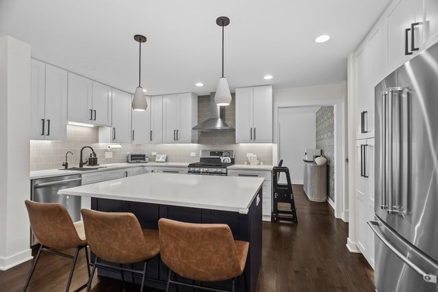 3240 Pitcher Drive, Darien, IL 60561