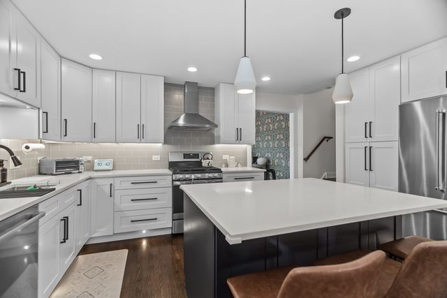 3240 Pitcher Drive, Darien, IL 60561