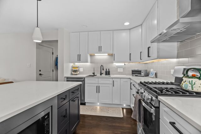 3240 Pitcher Drive, Darien, IL 60561