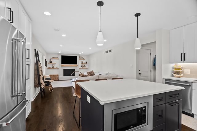 3240 Pitcher Drive, Darien, IL 60561