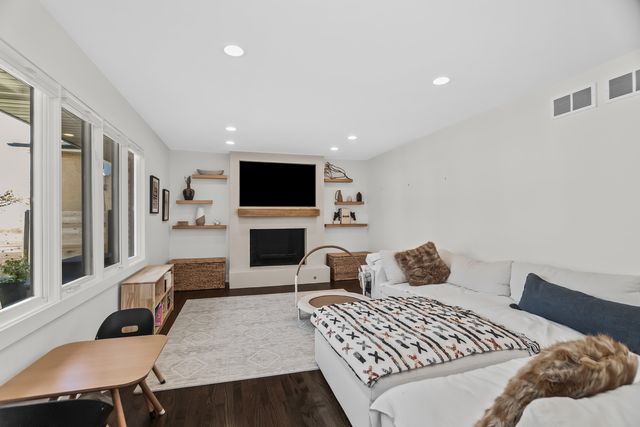 3240 Pitcher Drive, Darien, IL 60561