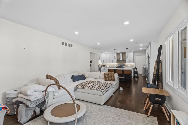 3240 Pitcher Drive, Darien, IL 60561