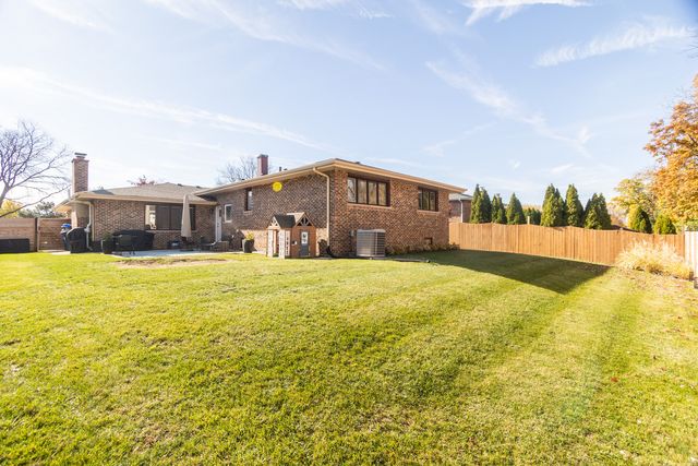 3240 Pitcher Drive, Darien, IL 60561