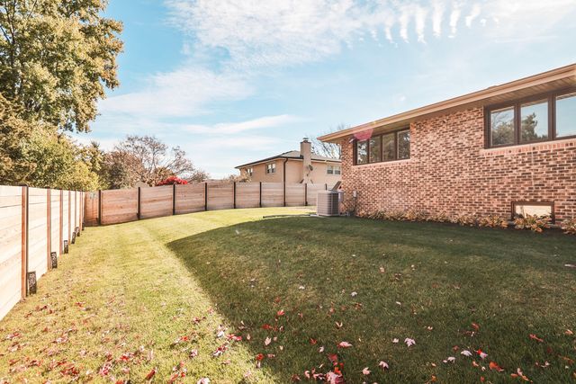 3240 Pitcher Drive, Darien, IL 60561