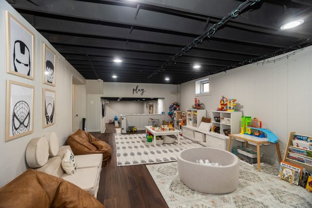 3240 Pitcher Drive, Darien, IL 60561