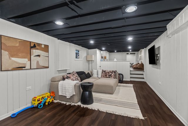 3240 Pitcher Drive, Darien, IL 60561