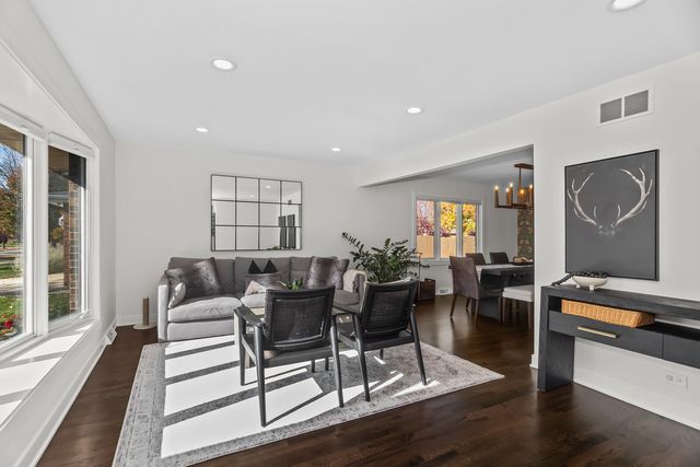 3240 Pitcher Drive, Darien, IL 60561