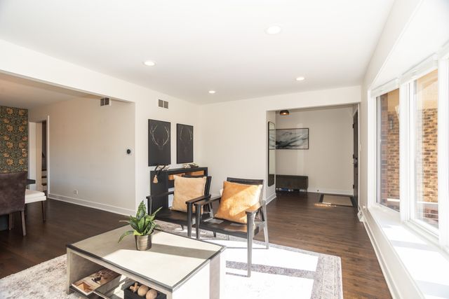 3240 Pitcher Drive, Darien, IL 60561